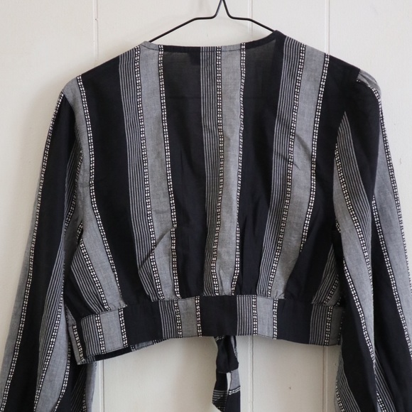 Topshop Tie Front Crop Top - Picture 2 of 3